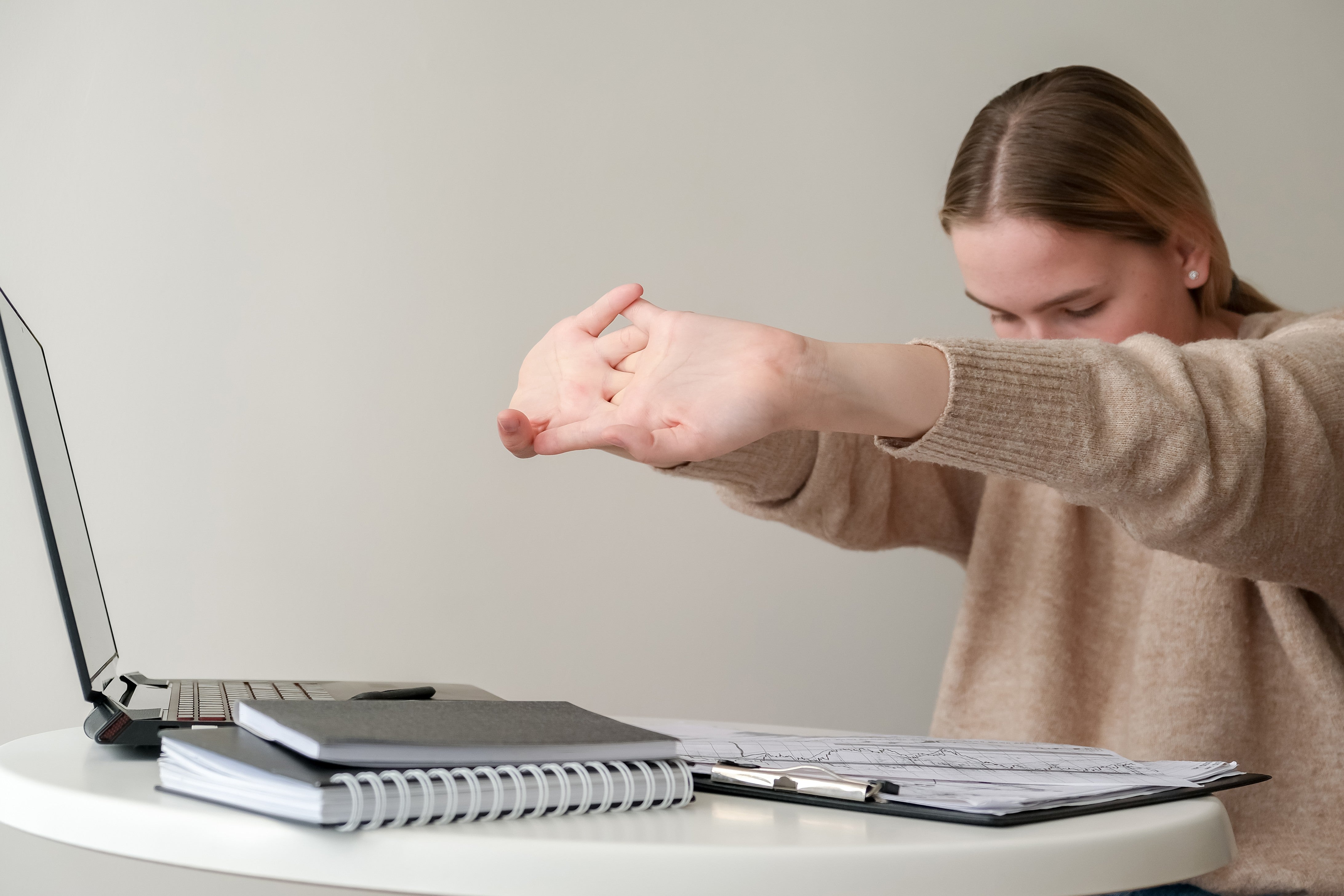 Cómo prevenir los riesgos ergonómicos en el lugar de trabajo